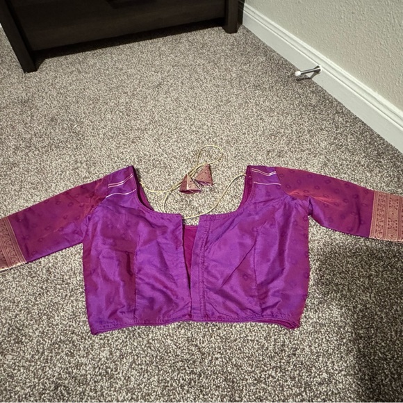 Stunning purple Banarasi silk saree - Picture 2 of 3